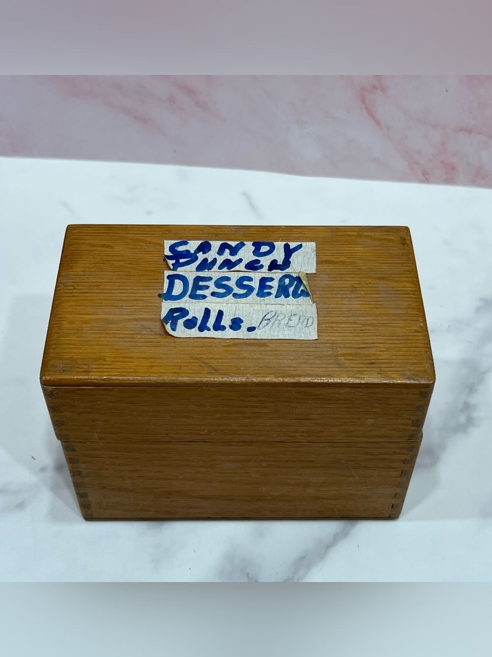 Vintage Recipe Box w/Old Handwritten & Clipped Recipes Dessert Bread Baking